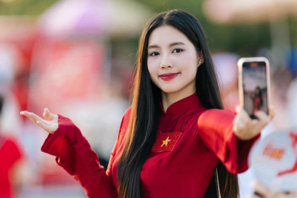 TikToker Việt Nam Nổi Tiếng Nhất 2026: Top 10 Gương Mặt Đang Dẫn Đầu Trend